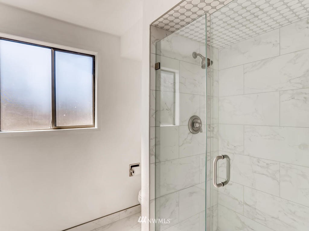 10931 Southeast 183rd Court Renton, WA 98055 - Photo 16 of 28 Gallery Image 16