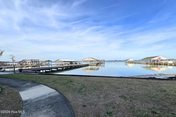$126,000 | 215 Lake Place, Unit 215, Elizabethtown, NC 28337