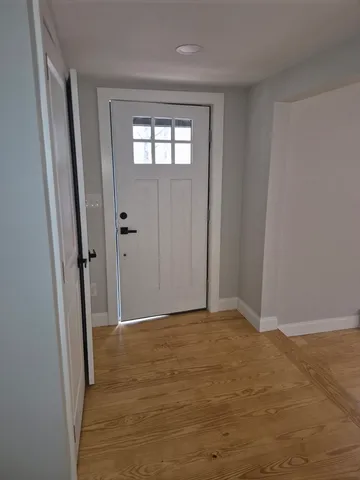 a view of entryway with window