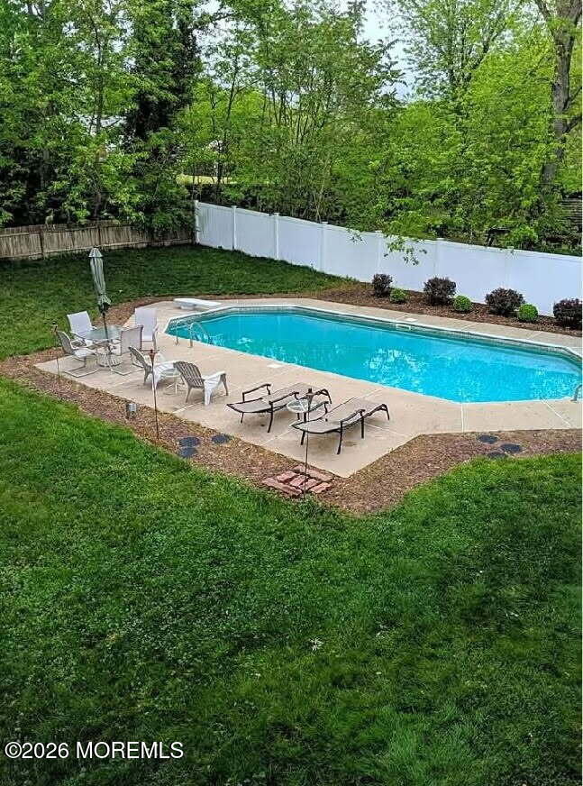 10 Lexington Road Howell, NJ 07731 - Photo 2 of 27 dans pool