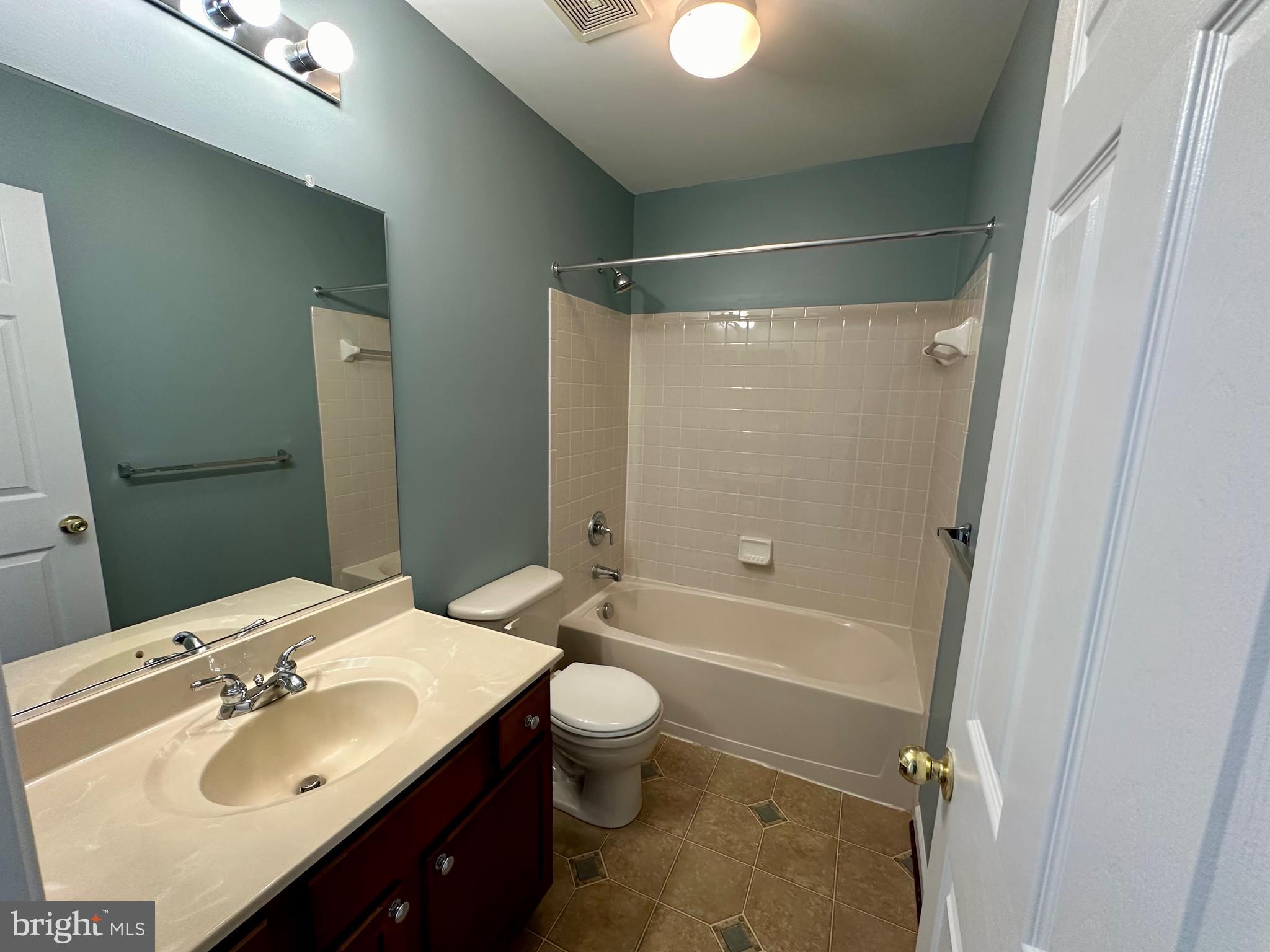 7076 Water Oak Road, Unit 196 Elkridge, MD 21075 - Photo 16 of 31 Hallway Bath