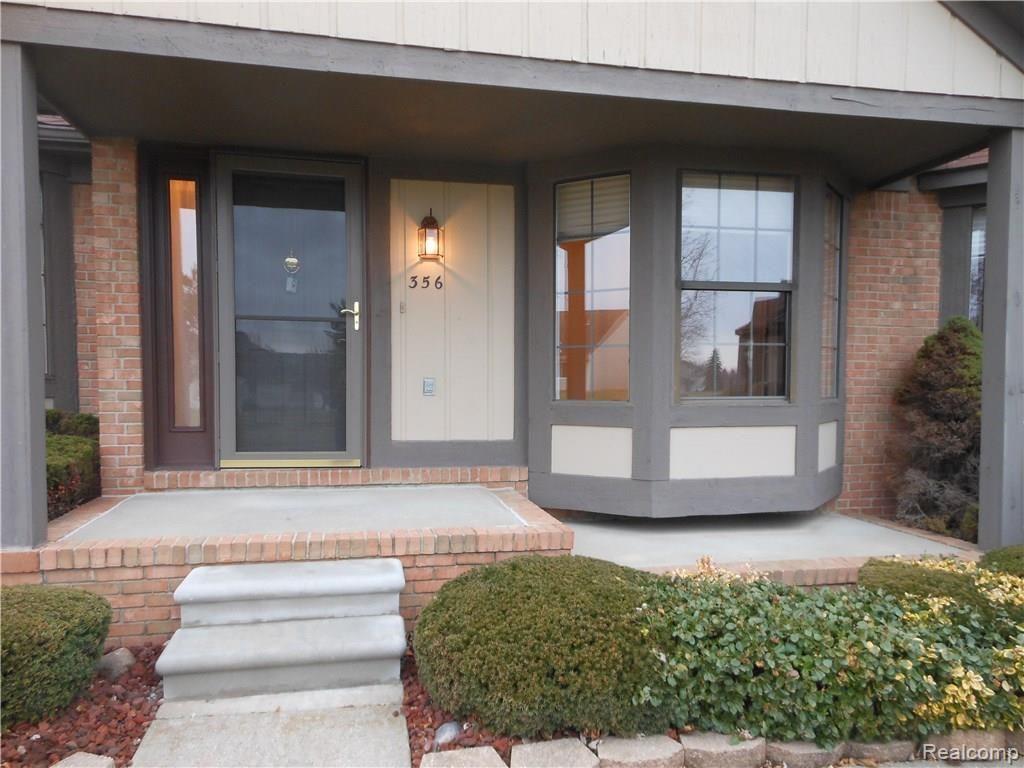 356 Meadow Bridge Drive, Unit 120 Rochester Hills, MI 48307 - Photo 2 of 34