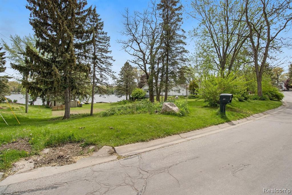 158 Clifford Road Brighton, MI 48116 - Photo 8 of 23