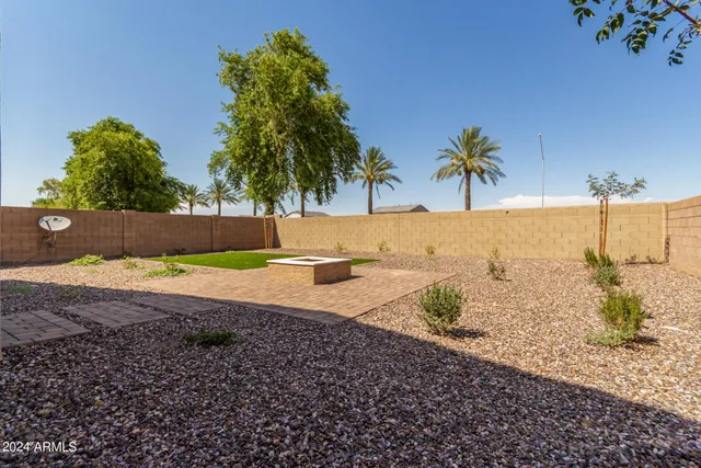 a view of a backyard with palm trees