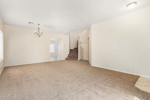 a view of a big room with closet