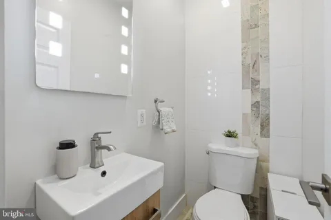 $669,000 | 1117 Allison Street Northwest, Unit 3, Washington, DC 20011