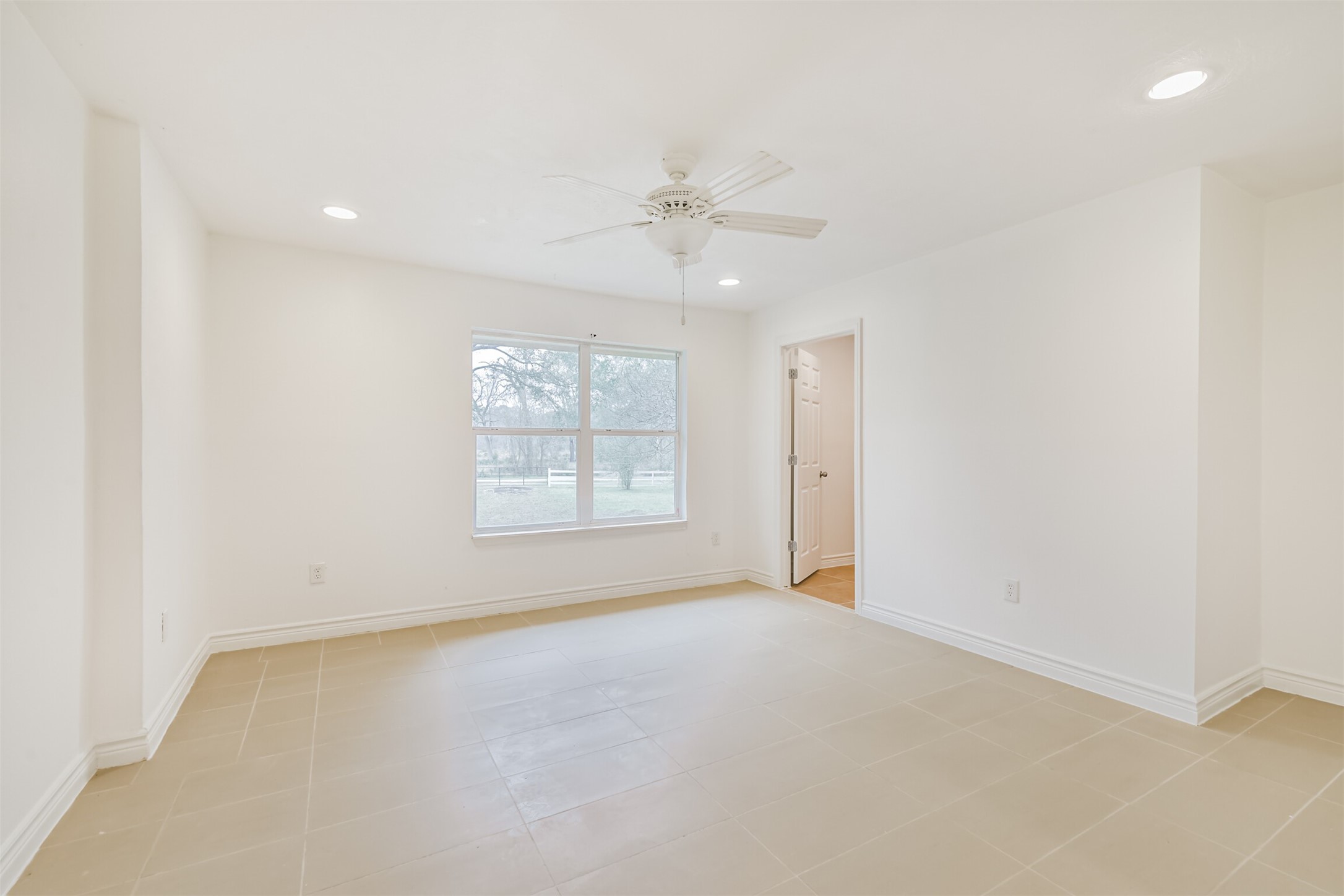 10412 Ehlers Road Conroe, TX 77302 - Photo 20 of 37 an empty room with a ceiling fan and window