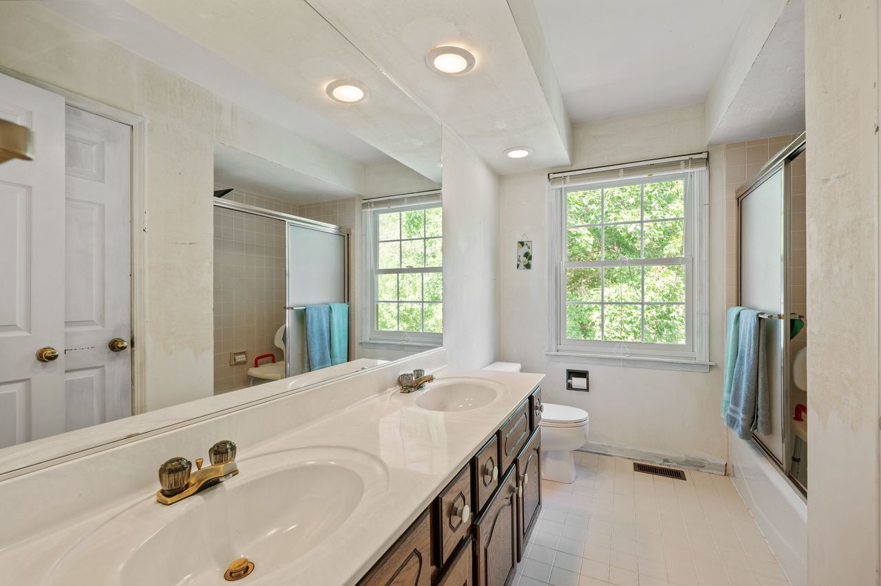 6 Crawling Stone Road Barrington Hills, IL 60010 - Photo 20 of 33 a spacious bathroom with double vanity and a bathtub