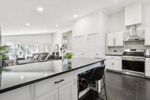 $434,900 | 122 West Helen Road, Palatine, IL 60067