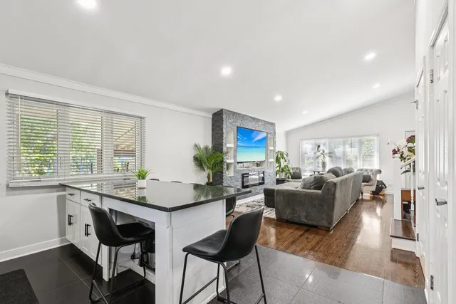 $434,900 | 122 West Helen Road, Palatine, IL 60067