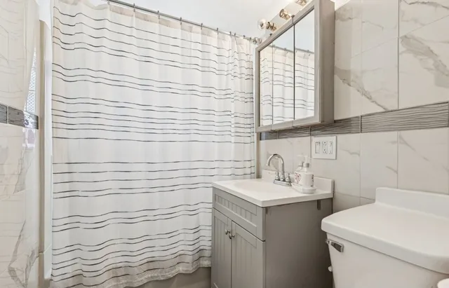 $434,900 | 122 West Helen Road, Palatine, IL 60067