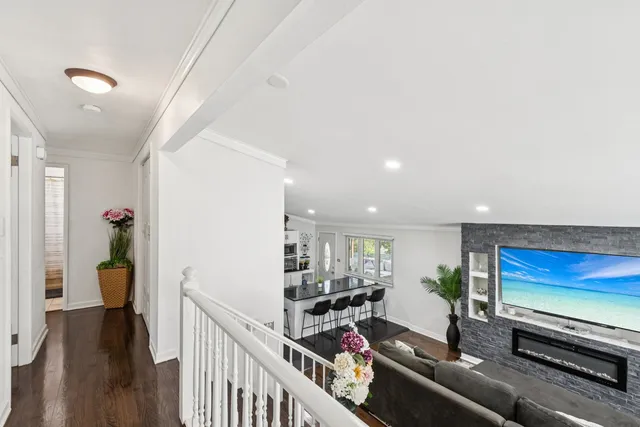 $434,900 | 122 West Helen Road, Palatine, IL 60067