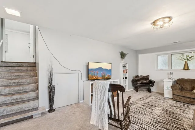 $434,900 | 122 West Helen Road, Palatine, IL 60067