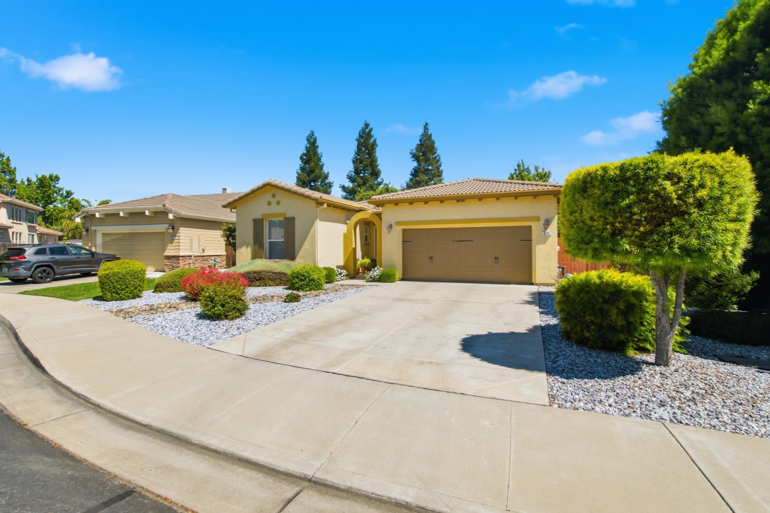 671 Cathedral Way Tracy, CA 95304 - Photo 3 of 38