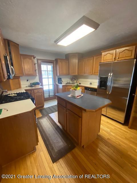 5705 West Columbia Road Mason, MI 48854 - Photo 9 of 53 kitchen