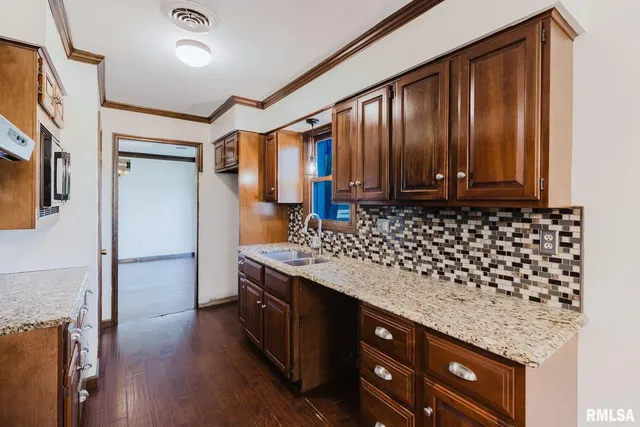 $297,000 | 1800 Testa Drive, Marion, IL 62959