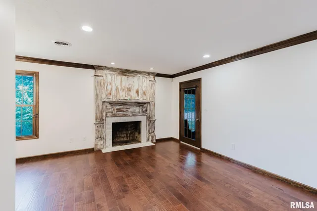 $297,000 | 1800 Testa Drive, Marion, IL 62959