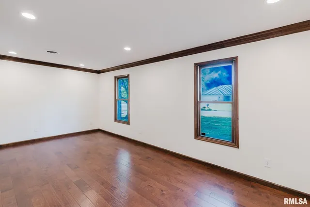 $297,000 | 1800 Testa Drive, Marion, IL 62959