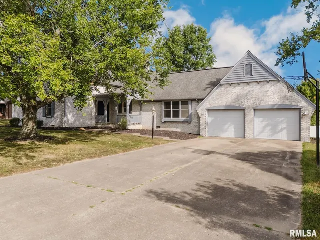 $297,000 | 1800 Testa Drive, Marion, IL 62959