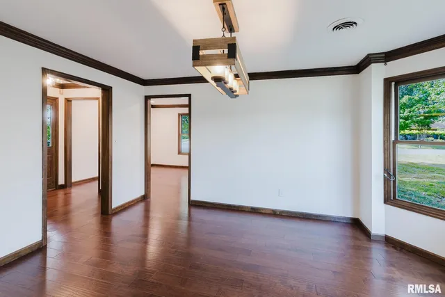 $297,000 | 1800 Testa Drive, Marion, IL 62959