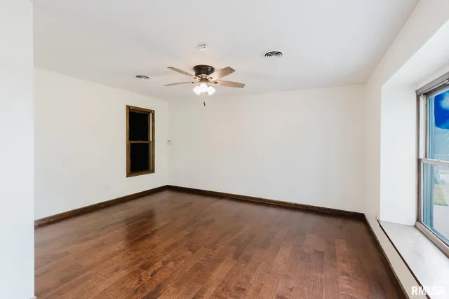 $297,000 | 1800 Testa Drive, Marion, IL 62959