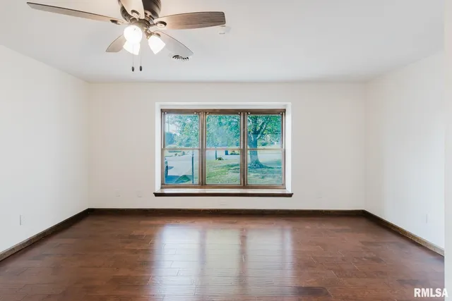 $297,000 | 1800 Testa Drive, Marion, IL 62959