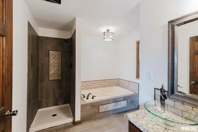 $297,000 | 1800 Testa Drive, Marion, IL 62959