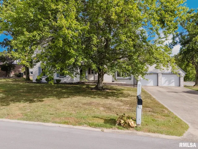 $297,000 | 1800 Testa Drive, Marion, IL 62959