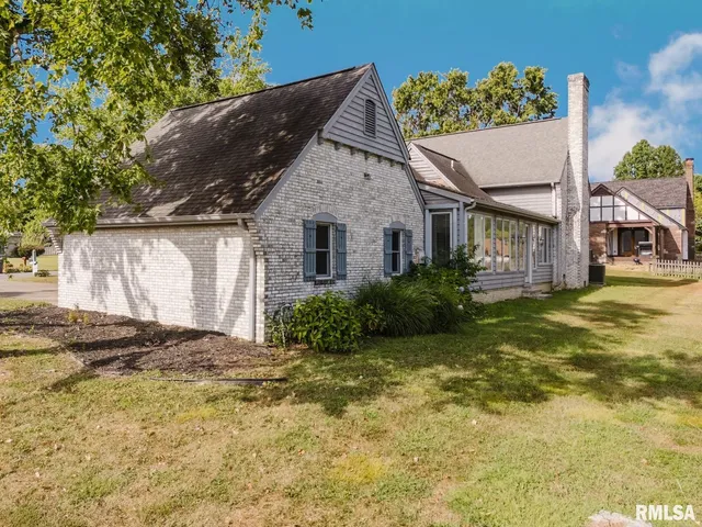 $297,000 | 1800 Testa Drive, Marion, IL 62959