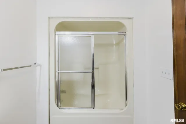 $297,000 | 1800 Testa Drive, Marion, IL 62959