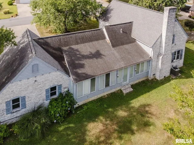 $297,000 | 1800 Testa Drive, Marion, IL 62959