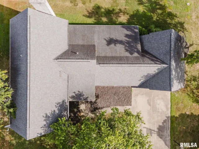 $297,000 | 1800 Testa Drive, Marion, IL 62959