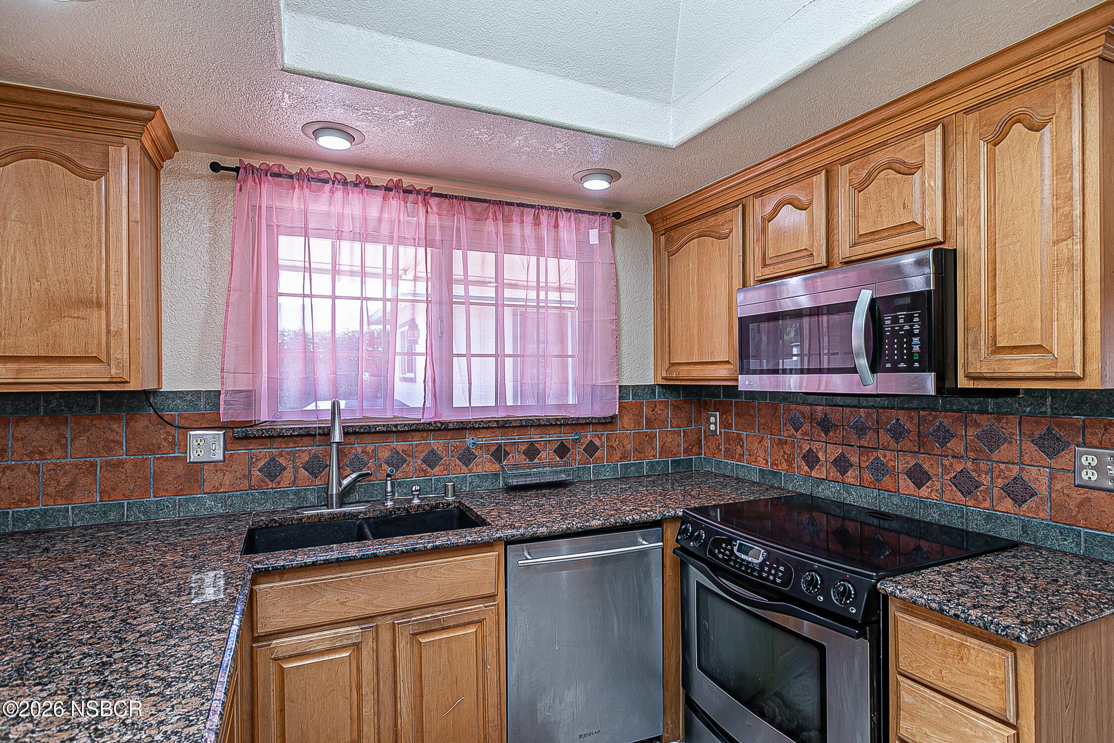 616 North 9th Street Lompoc, CA 93436 - Photo 13 of 33 616NNinth_15
