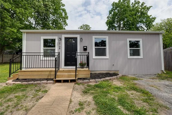 $179,900 | 2708 Windsor Avenue, Independence, MO 64052