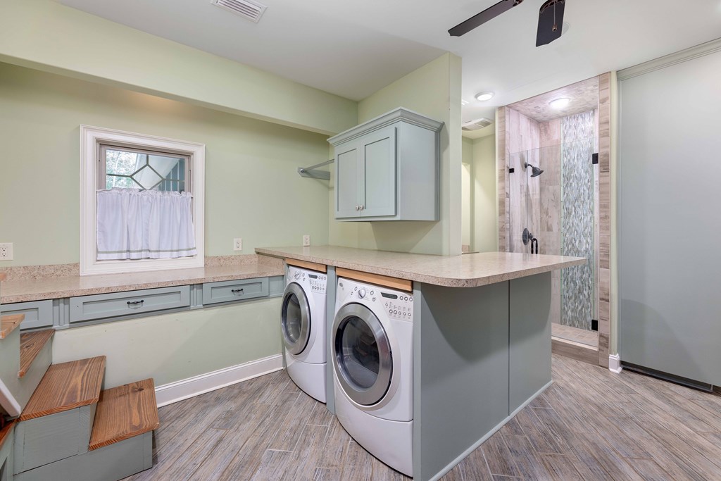 695 Boat Club Road Hamilton, GA 31811 - Photo 12 of 70 Main Level Laundry