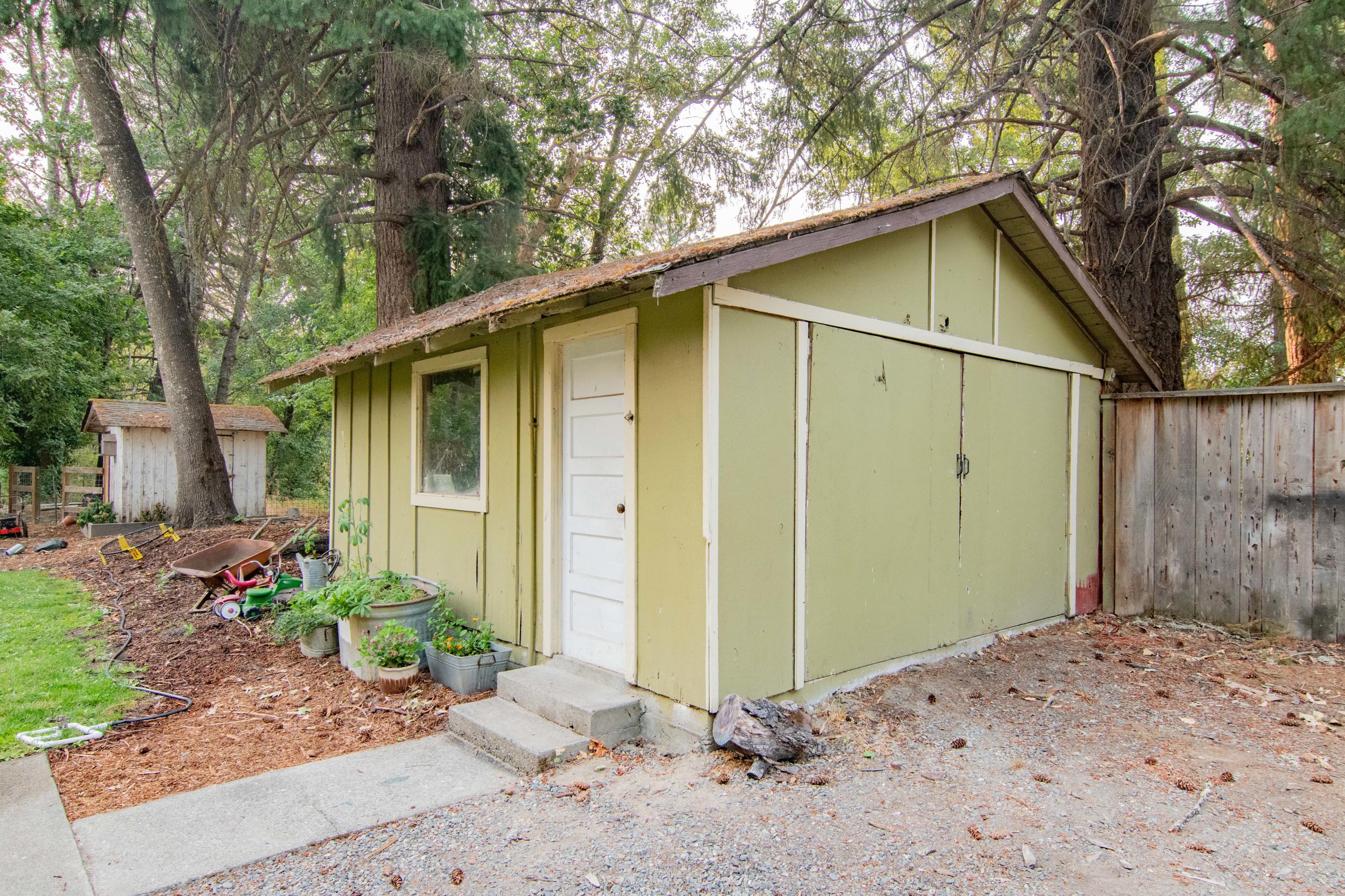 2449 Jerome Prairie Road Grants Pass, OR 97527 - Photo 14 of 45 884B92EB-084F-439D-90B9-7E2A150AE7D9