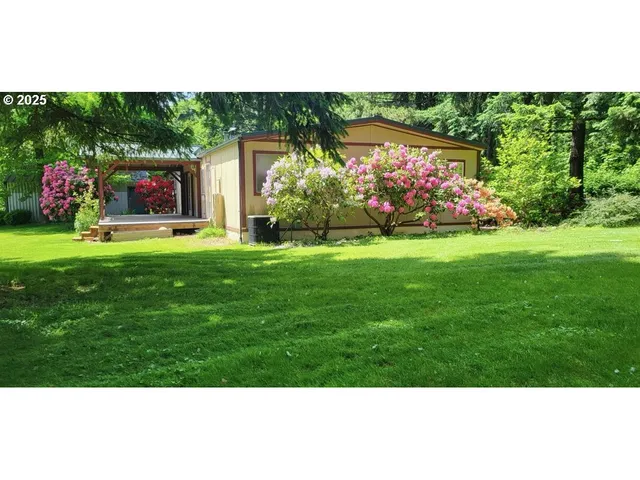 a view of an outdoor space