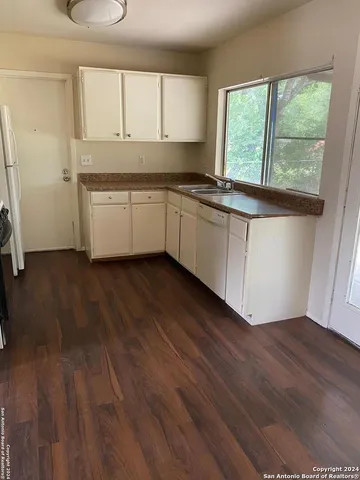 $1,250 | 5827 Castle Hunt, San Antonio, TX 78218