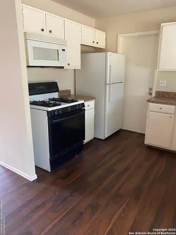 $1,250 | 5827 Castle Hunt, San Antonio, TX 78218