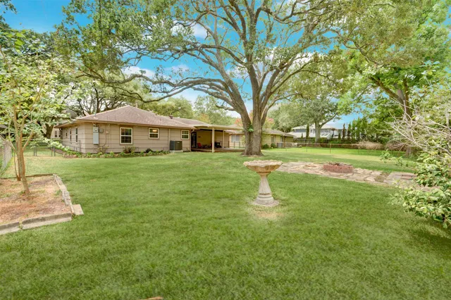 a view of a house with a big yard