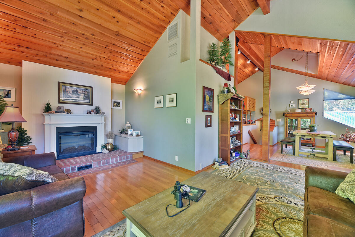 1090 Tunnel Road Glendale, OR 97442 - Photo 4 of 53 4