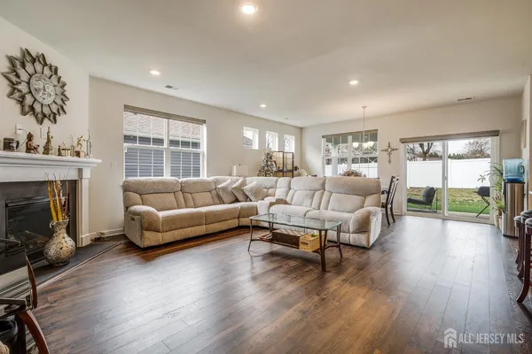 $579,800 | 109 Congressional Court, Moorestown, NJ 08057