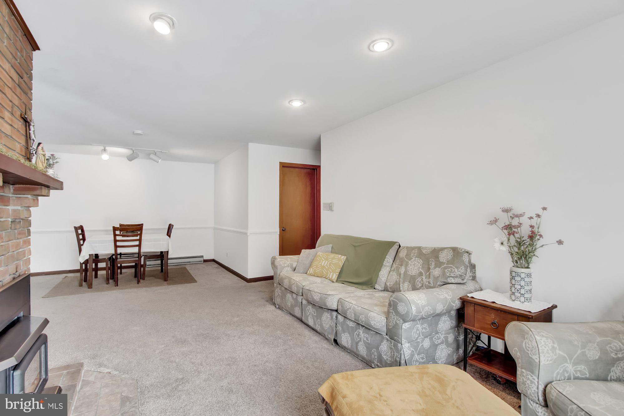 806 Kreps Road Lancaster, PA 17603 - Photo 4 of 24 Gallery Image 4