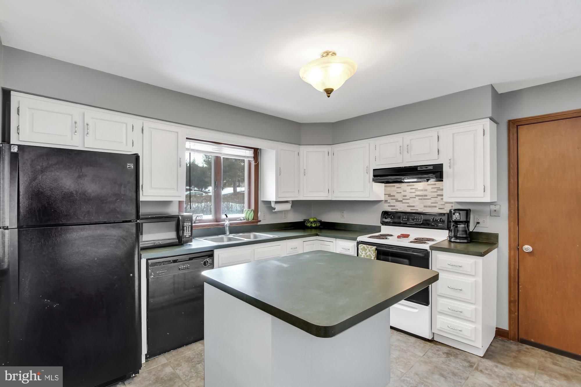 806 Kreps Road Lancaster, PA 17603 - Photo 7 of 24 Gallery Image 7