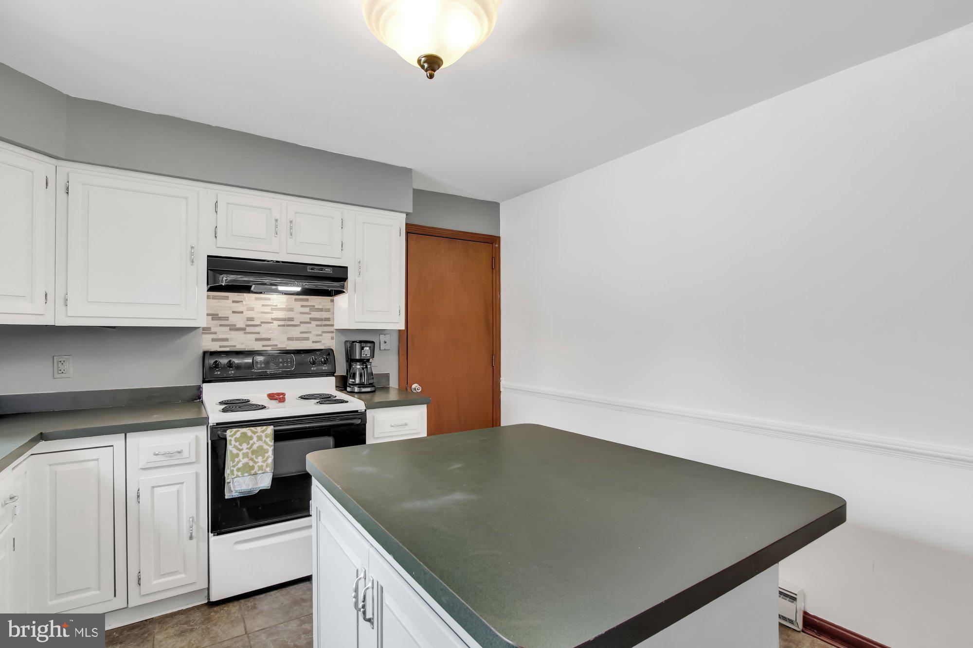 806 Kreps Road Lancaster, PA 17603 - Photo 9 of 24 Gallery Image 9