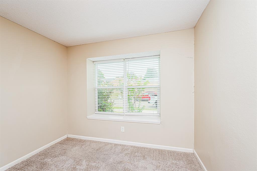 1401 Del Rio Drive Mesquite, TX 75149 - Photo 11 of 17 an empty room with a window