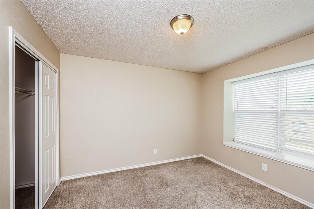 1401 Del Rio Drive Mesquite, TX 75149 - Photo 12 of 17 an empty room with a window