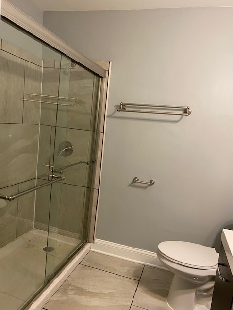 7 Treebark Court Schaumburg, IL 60193 - Photo 21 of 29 a bathroom with a shower and toilet