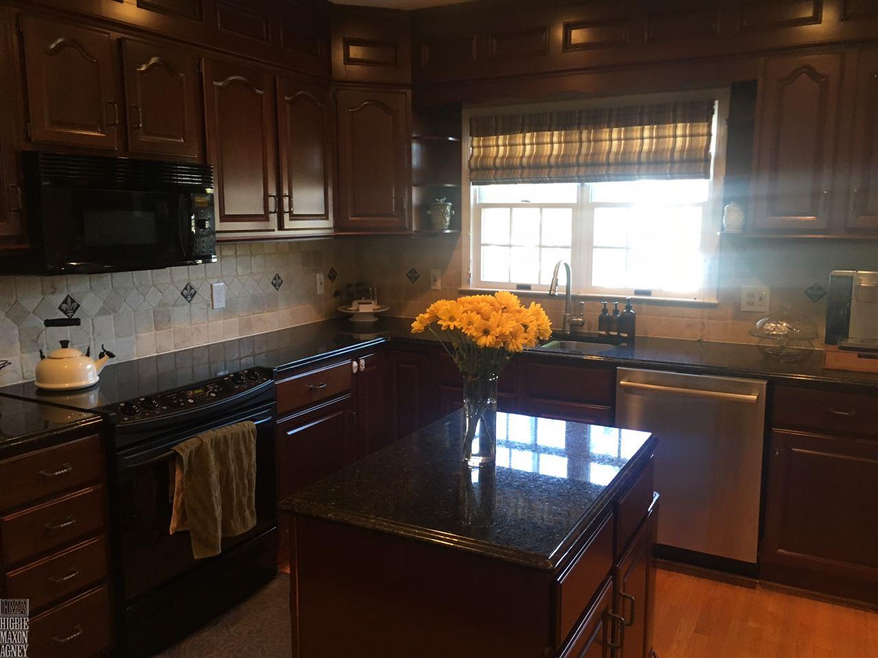 1241 Devonshire Road Grosse Pointe Park, MI 48230 - Photo 4 of 12