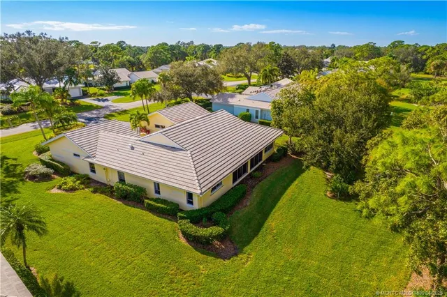 a view of an outdoor space and city view